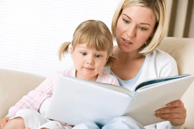 Навіщо батькам читати казки своїм дітям?