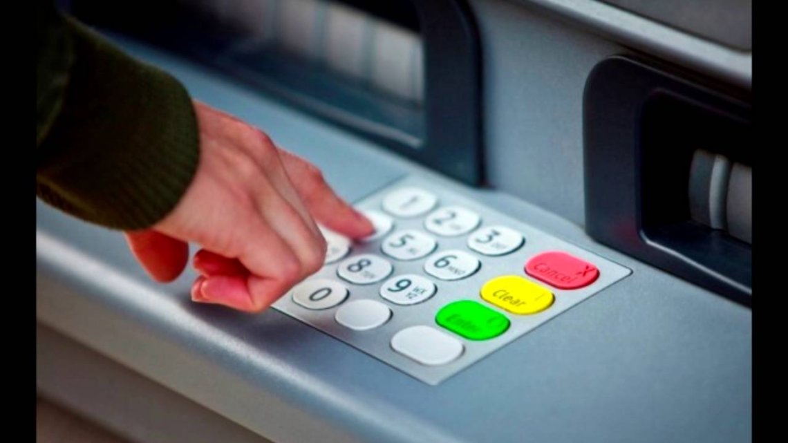 Як викликати поліцію за допомогою PIN-коду в банкоматі