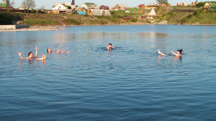 Українське лікувальне озеро Кунігунда ніколи не замерзає і дозволяє відчути невагомість