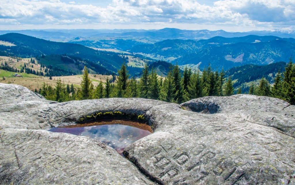 Писаний камінь – одне з природних див України