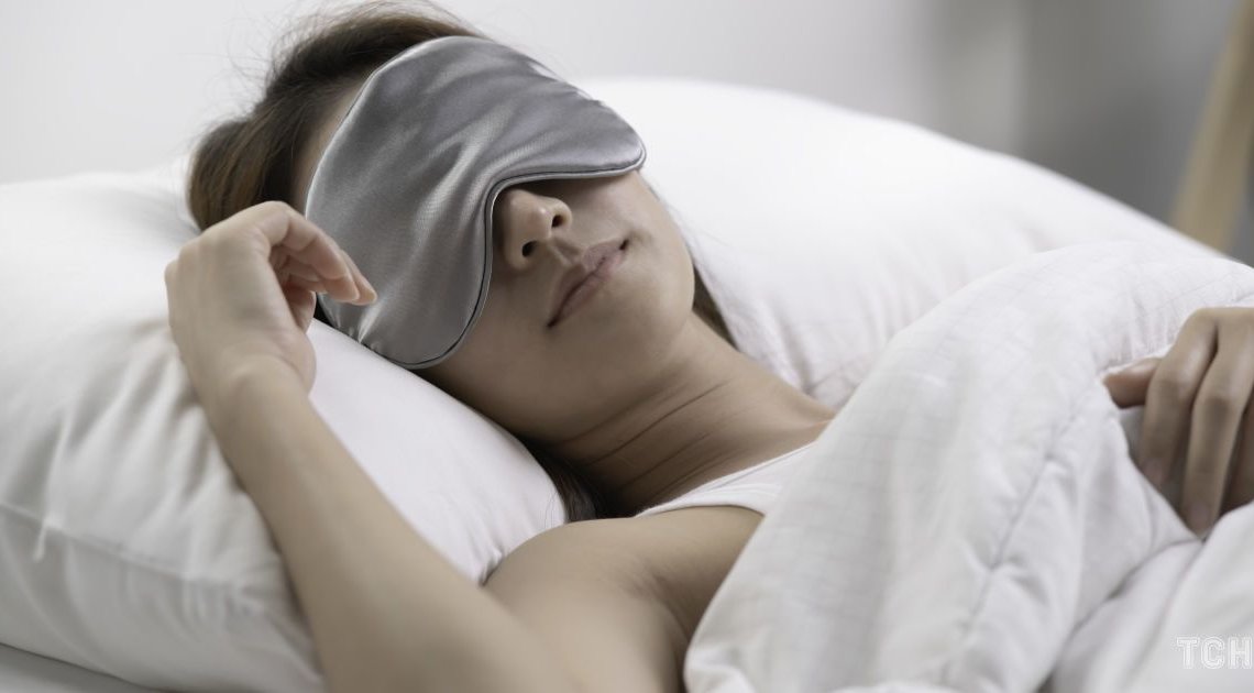 Що не варто робити перед сном: 10 правил від лікарів