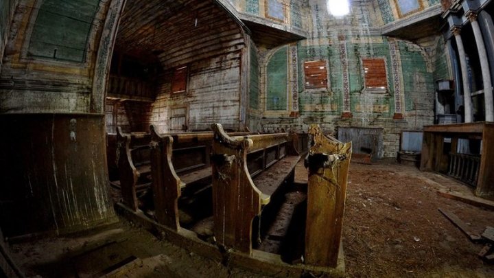 57 храмів-привидів: поляк фотографує залишені українцями церкви