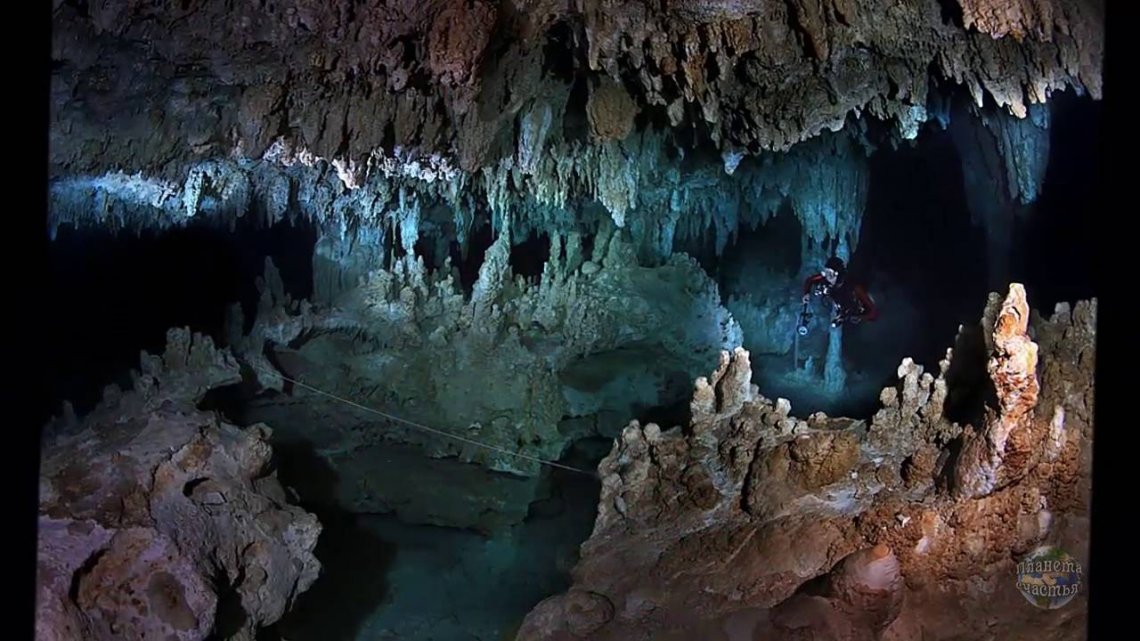 На Тернопільщині в печері є підземні озера, які нагадують дзеркала з води