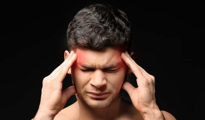 Раптовий головний біль сигналізує про інсульт, регулярний — про пухлину