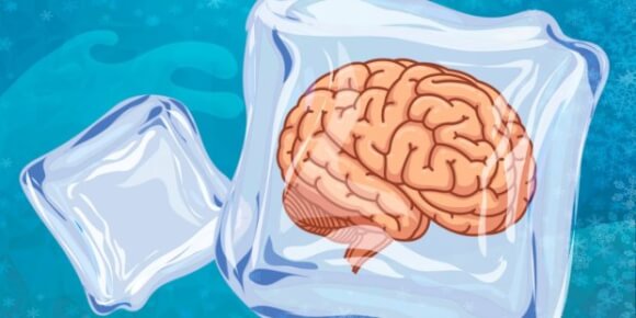 “Заморожування мозку”: чому болить голова від пломбіру