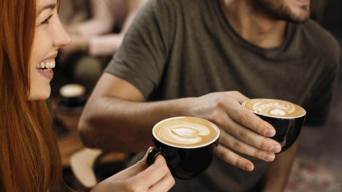 Пийте каву перед сном і масажуйте вуха: 10 лайфхакiв, які перевернуть ваше життя