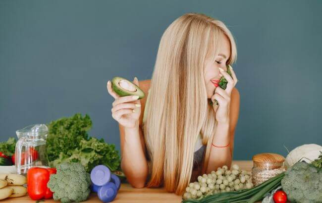 Що їсти, аби волосся було здоровим і красивим? Нутриціолог назвала 8 необхідних продуктів