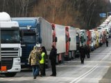 Словацькі перевізники заблокують кордон з Україною – не перешкоджатимуть гуманітарним та військовим вантажам